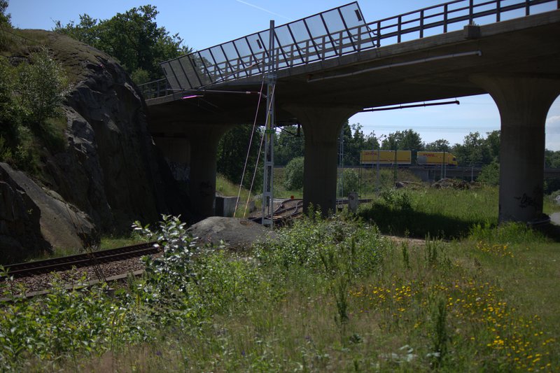 Nya kontaktledningsstolpar vid östra växeln mot Sternö/Stilleryd